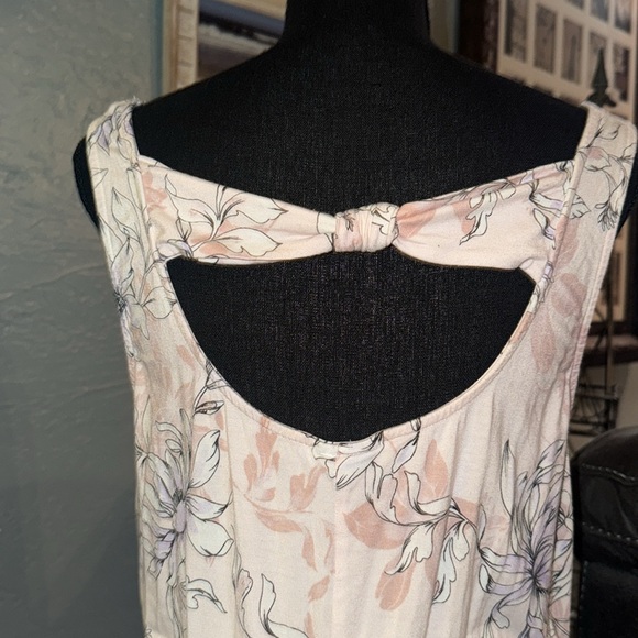 Woman’s XL Torrid rank top (882) - Picture 3 of 4